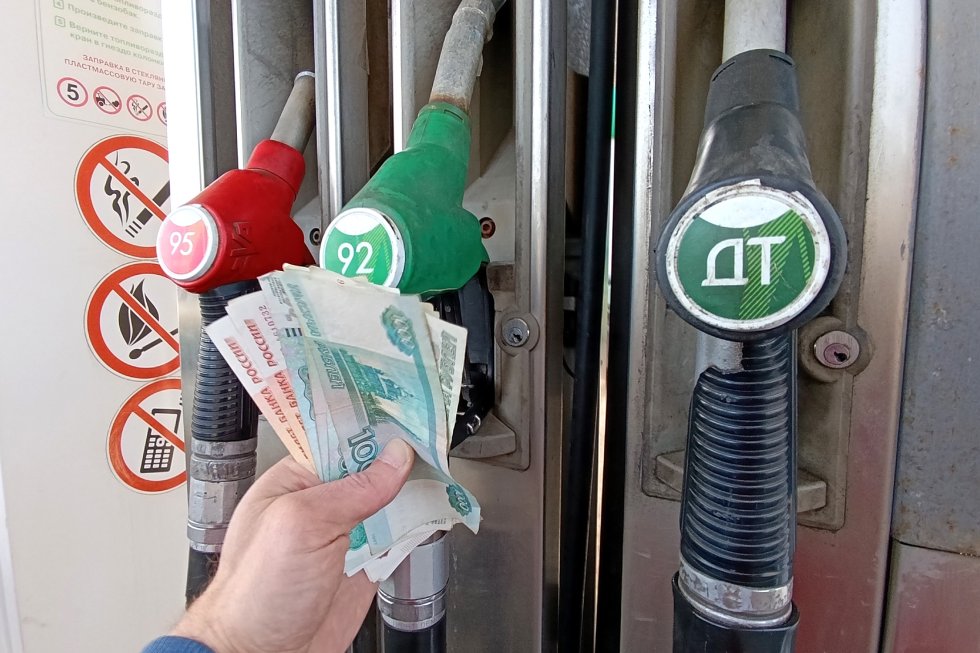 Al cierre de marzo, los ingresos presupuestarios aumentarán junto con los pagos a los petroleros desde el tesoro. ¿Puede esto afectar los precios en las estaciones de servicio?