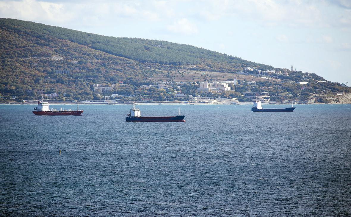 El exportación de petróleo ruso por mar se redujo en un 2.5% debido a ataques a puertos